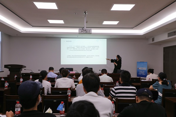 9月14日，甌飛集團(tuán)舉辦甌飛講壇——“國有企業(yè)違規(guī)經(jīng)營投資責(zé)任”專題培訓(xùn).jpg